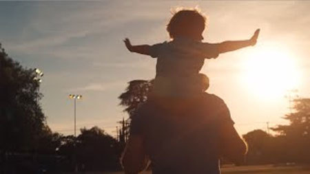 感動がじんわり…パパから子供への思いやりが伝わる動画