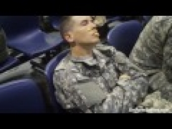 眠ってしまった兵士にイタズラ…バリエーションありすぎ！
