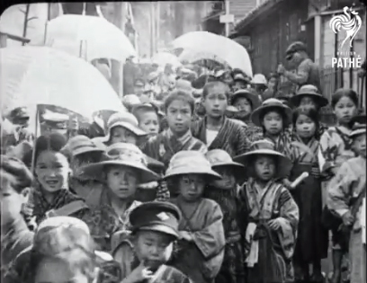 約100年前の日本 子供の買い食い 職人さんの仕事ぶりなどを捉えた貴重映像 いまトピ