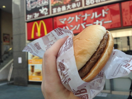 都市伝説 マクドナルドのハンバーガーは本当に腐らないのか食べ続けてみる いまトピ