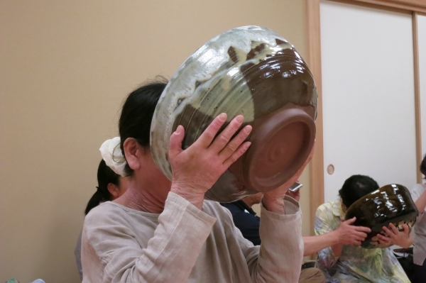 豪快すぎる！大茶碗で回し飲み…西大寺の「大茶盛式」に参加してきた - いまトピ