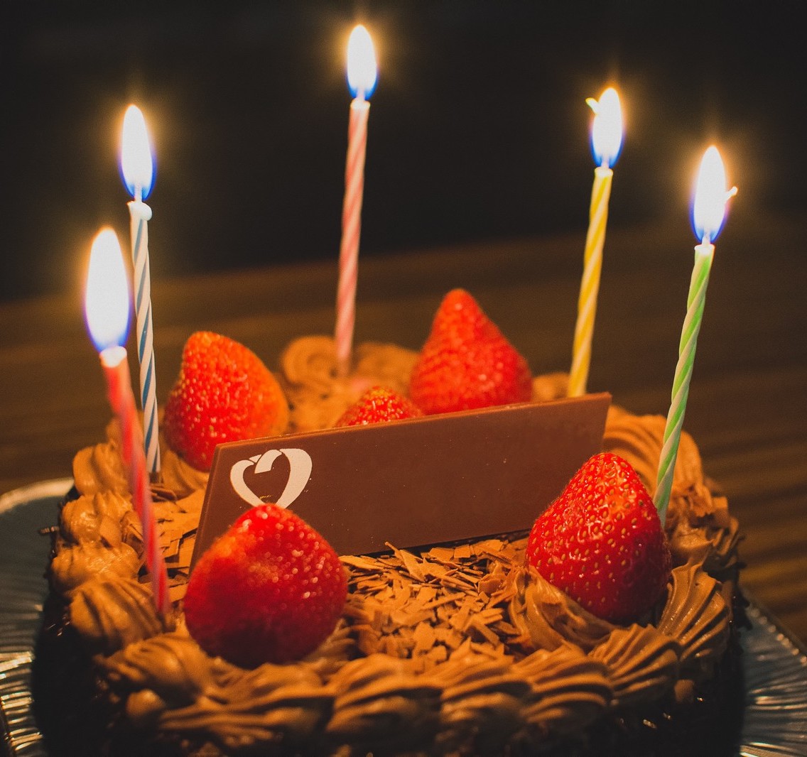 旦那の誕生日にケーキを食べていると 息子が小声でママに言った言葉に ネット民 可愛すぎる 天使かよ の声 いまトピ