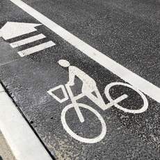 「チャリに乗っててこれがマジで怖い」「ガガガガガガガガってなった時死を覚悟する」「原チャでもコレはマジで怖い」「おかげで前歯欠けた」「知り合いみんなこれで腕折ってる」道路脇のアレがヤバすぎる(1/2)