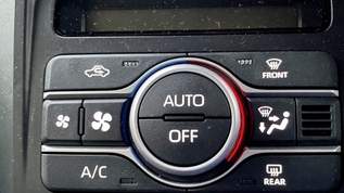 車のA/Cボタンを知らないとガソリン代を20％損する？→「エアコンという意味だと思ってました」「これは知らない人が多そう」「目先の利益と故障のリスクどちらを取るかは自分次第」…賛否両論