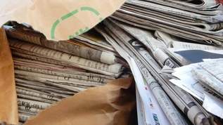 ゴミ清掃員「引っ越すとごみが増えますが、まとめると資源になります」→ネット民「新聞をまとめるなら簡単ですね～🙌」「紐で縛らなくて大丈夫なんですね！」「紙袋に入れてリサイクル、ありなんやな」