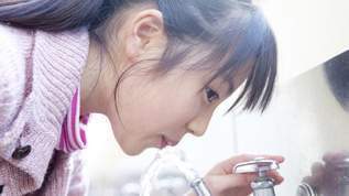 「日本の水道水で食中毒とは」…水道水を飲んで食中毒に？謎の嘔吐で発覚「これは盲点」「そんな事あるんだ」「今さっき飲んじゃったよ」その原因とは