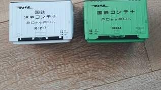 「seriaああ～いったい何を目指してるんだぁ」セリアの100円コンテナシリーズ新作にツイッター民騒然「国　鉄　コ　ン　テ　ナ！！」「冷蔵コンテナまで出てるのか()  」（1/3）