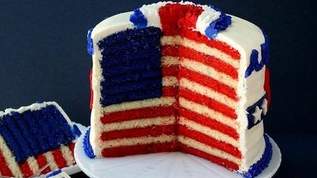 アメリカ独立記念日のお菓子がまぶしいほどに原色すぎる