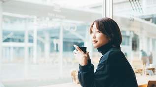 GUスゴイ！2490円と1990円の神商品がコレ「めちゃくちゃ使いやすいし可愛いしでコスパ最強〜」→ネット民「わかる！これほんと万能アイテムだよね」「全女に配って歩きたい」「GUのこういう服が大好きっっ」（1）