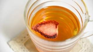 いちごイヤー（2015年）＆いちごの日に飲みたい！可愛いすぎる「苺が浮かぶ、紅茶。」