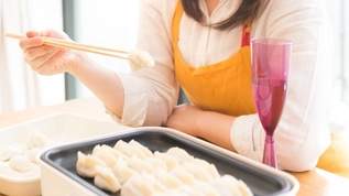 大量の「餃子」を劇的にラクチンに、あっという間に作る裏ワザが話題→ネット民「ほんとに天才」「これは良い」の声