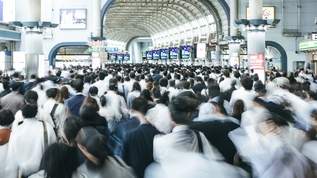 ライブ会場や満員電車などで「圧死するかも」「ヤバい」と思ったときに窒息を防ぐ方法がこちら→ネット民「覚えといた方が良い」「この知識の有無で生死が分かれる」