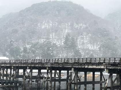 まるで水墨画！京都・嵐山の雪景色が絶景すぎる