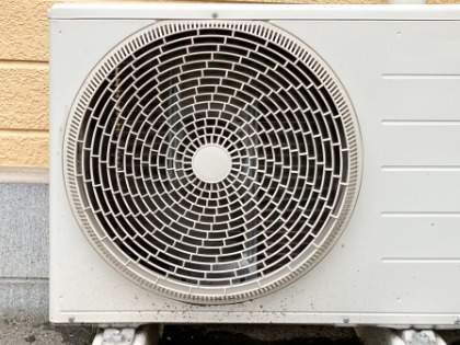 エアコン室外機「これ付けると電気代全然違うよ」「電気代がアホみたいに高い今年こそ、室外機冷却システムが有効なのやもしれん」「シンプルですが効果あり」「確実に変わる」「今年は節電できそう」