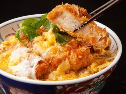 680円！カツ丼がバーガーに？4月25日に発売→ネット民「松屋ではバーガーが丼になり、ドムドムでは丼がバーガーに」「すき家は牛丼にナポリタン」「サイコーに美味しそう」「食べてみたいけど…」