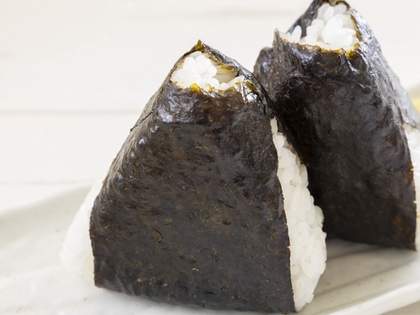 生協のおにぎり「絶対に間違えてるだろ」→ネット民「罰ゲームじゃないんだから」「思わず笑ってもうた」「完全に泣かしに来てる」「話題性は抜群でいい」