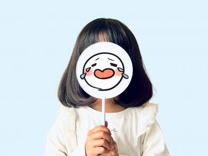 ユニクロ、あんまりだ…残念すぎる「マジで本当に意味が分からない」「需要考えてくれジブリよ」「どうして日本の作品なのに日本で販売してくれないの……」「そもそもネトフリも見れんやんか、日本は」（1）