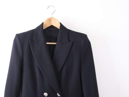 ユニクロ6990円のジャケットが「めっちゃ着痩せする」と話題、GUのよりスタイル良く見える！→ネット民「ジャケット探してたけどこれ見に行こー」「これ 本当に良い」（1）