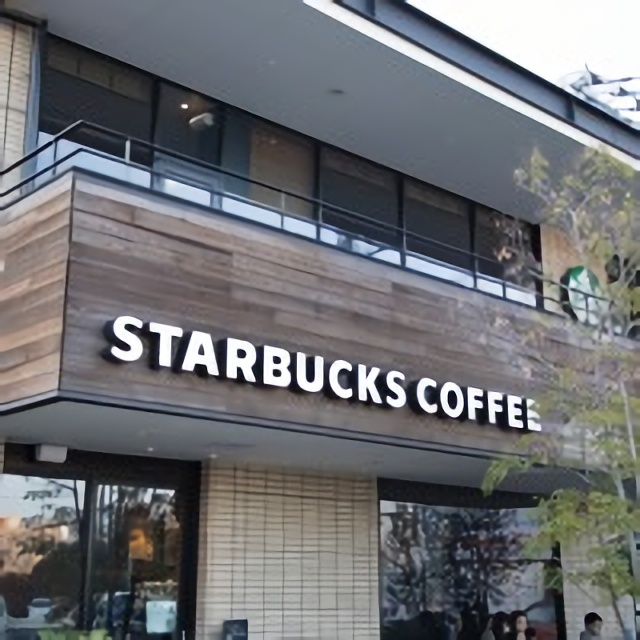 スターバックス店員「申し訳ありませんがドレスコード違反です」追い出された女性が告発